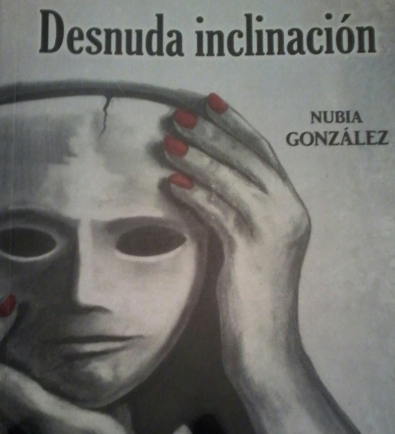 Desnuda inclinación